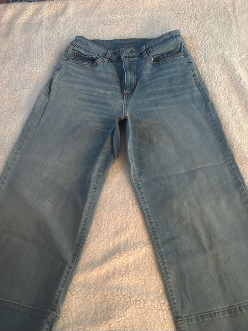 Light blue woman’s wide leg cropped jeans